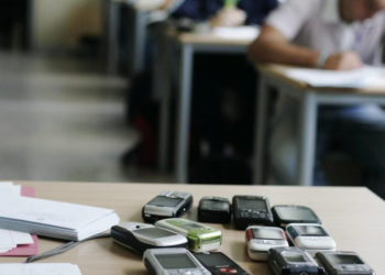 Cellulare nelle scuole? Limitazione alla libertà individuale o al buon funzionamento della didattica?