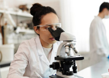 La qualità e la sicurezza nei laboratori analisi accreditati con il SSN