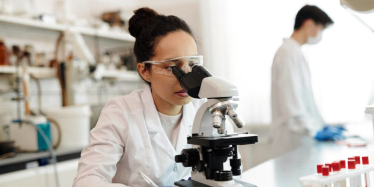 La qualità e la sicurezza nei laboratori analisi accreditati con il SSN