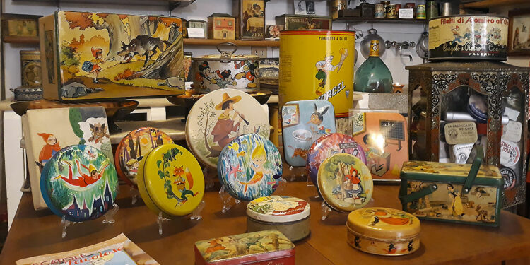 La Casa delle Antiche Scatole di Latta