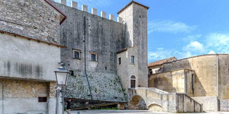 Da Velletri a Torvajanica, il caso immobiliare finito su Italia 1