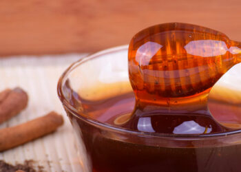 Il miele cura davvero la tosse?