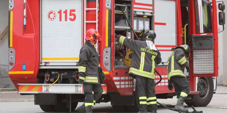 Ostia, crollano balconi e cornicioni delle case popolari